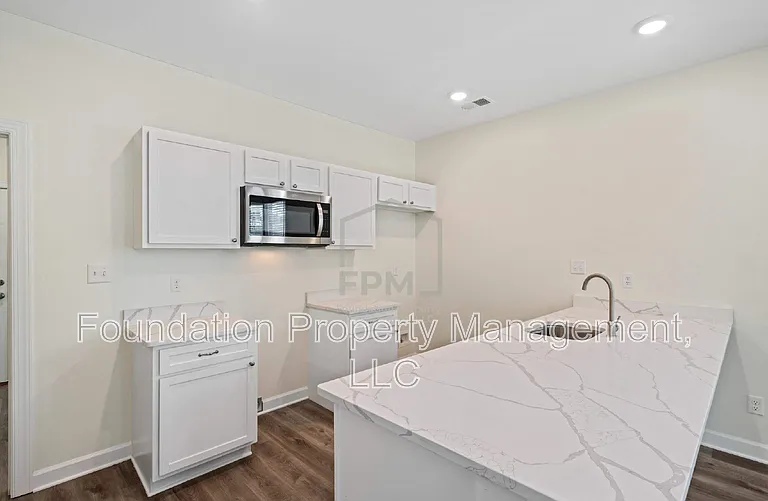 1470 Lyndale Ave — Photo 5