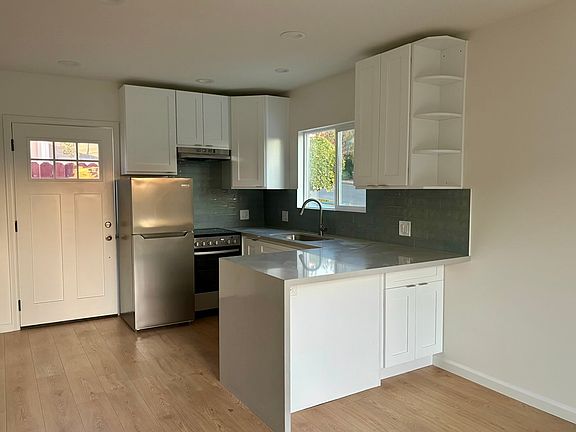 5th image of 12671 Victoria Ave #12671