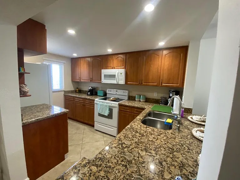 101022 S Ocean Dr — Photo 10