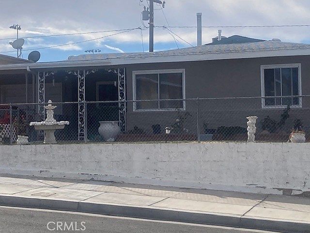 1st image of 320 S Muriel Dr
