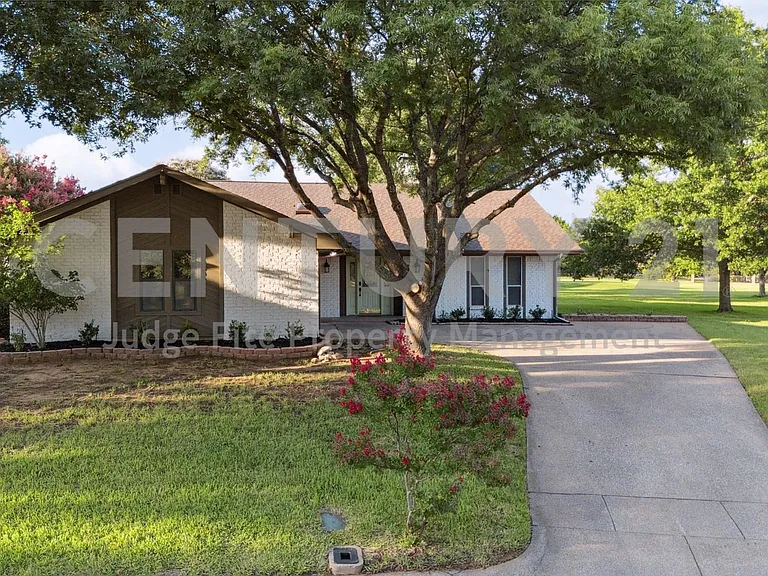 1308 Clubhouse Ct — Photo 5