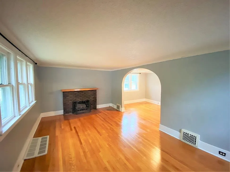 3 bed, 1.0 bath, 1280 sqft, $1,500 — Photo 2
