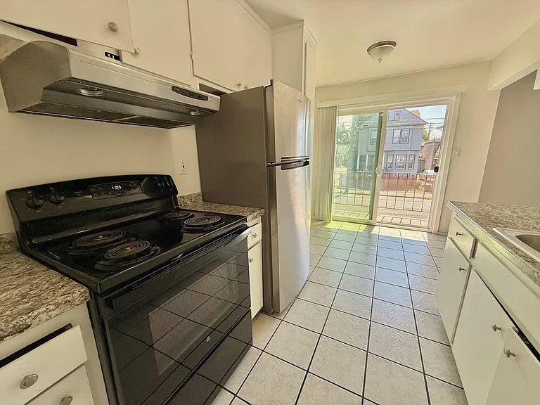 3060 Logan St — Photo 4