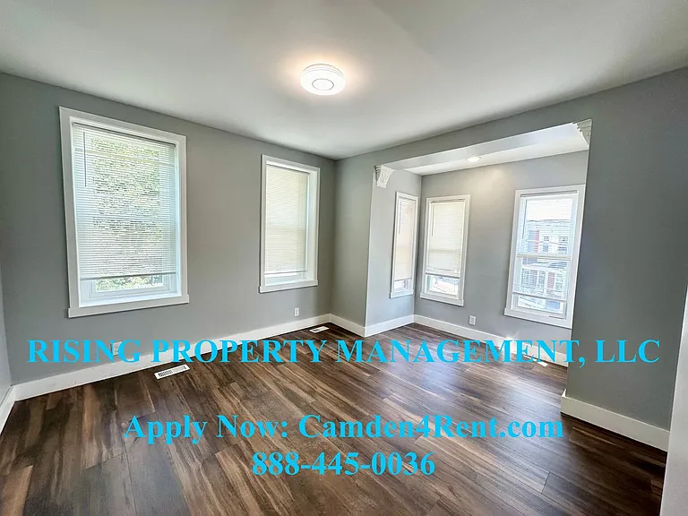 716 Royden St — Photo 1