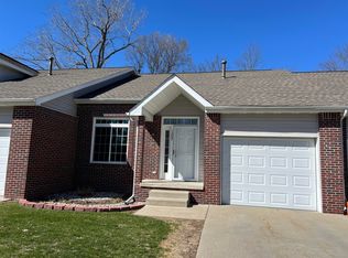 1207 Eastoak Dr, Fenton, MI