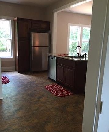 3rd image of 641 N Franklin St