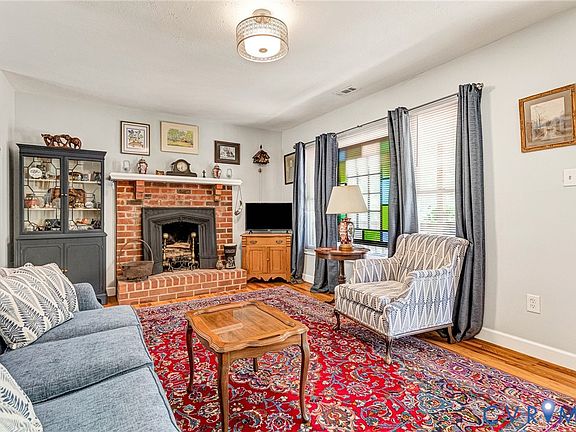 4th image of 104 Five Oaks Ln