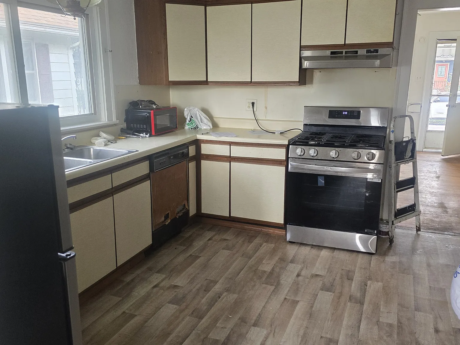 3 bed, 872 sqft, $1,200 — Photo 2