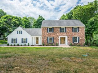 4 Oak St, Chester, NJ 07930
