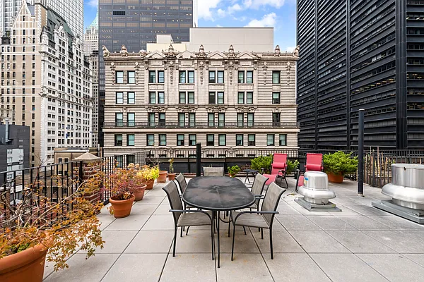 Sold by Compass | media 17