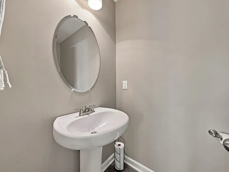 248 Alexander Blvd — Photo 16