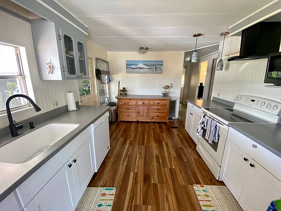 3rd image of 42 Jurua Ct