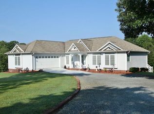 295 Lake Ridge Dr, Moneta, VA 24121