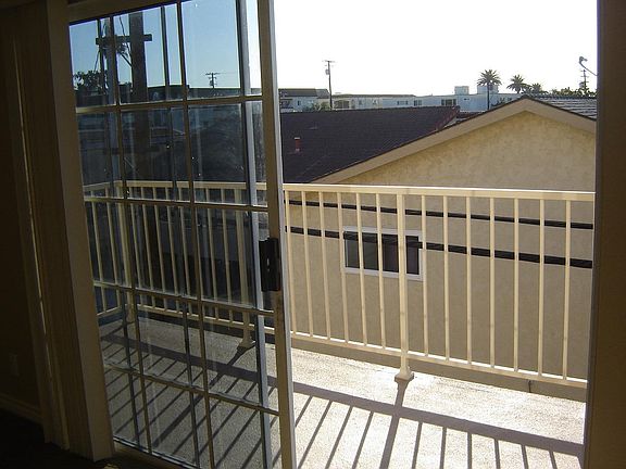 5th image of 555 Redondo Ave APT 304