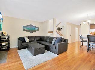 209 N Singingwood St UNIT 8, Orange, CA 92869