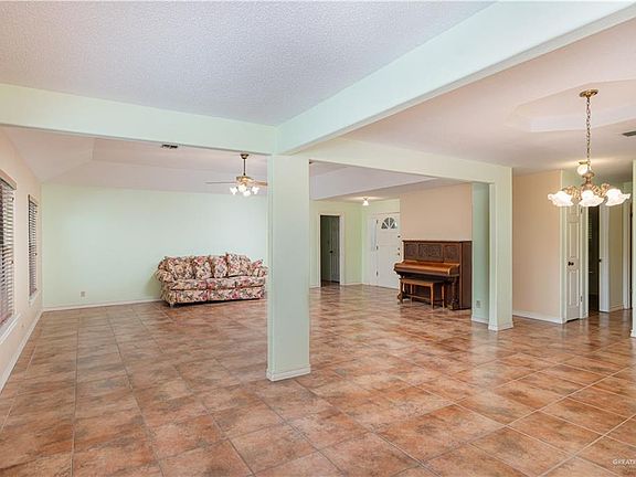 3rd image of 5053 Lakeway Dr