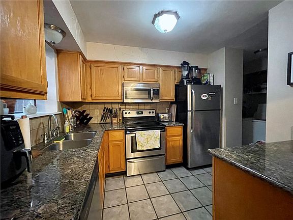 5th image of 1904 Dartmouth St