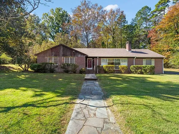 8 Davids Ln, Chase City, VA 23924