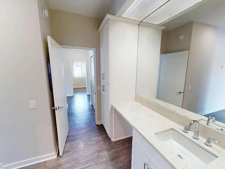 Windsor Place Apartments — Photo 20