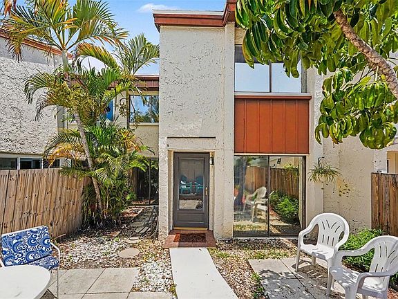 2nd image of 2095 SUNSET POINT ROAD #1904