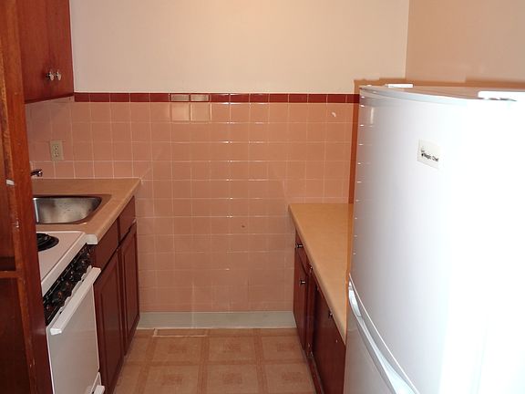 3rd image of 6030 Fauntleroy Way SW APT 1