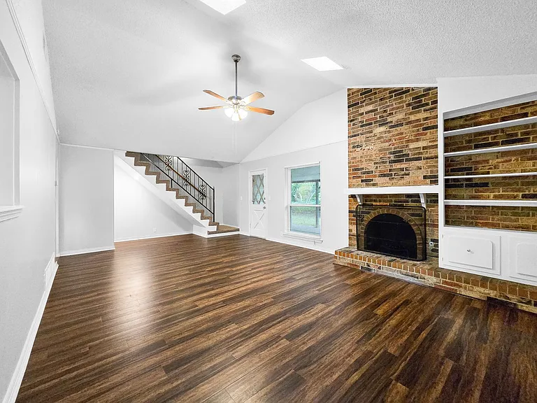 408 Cavender Ct — Photo 6