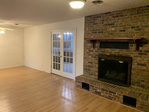 4th image of 3600 Gatewood Dr