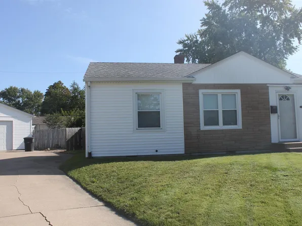 3213 24 1/2 Street Ct, Rock Island, IL 61201