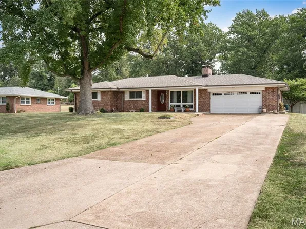 10562 Twilight Dr, Saint Louis, MO 63128