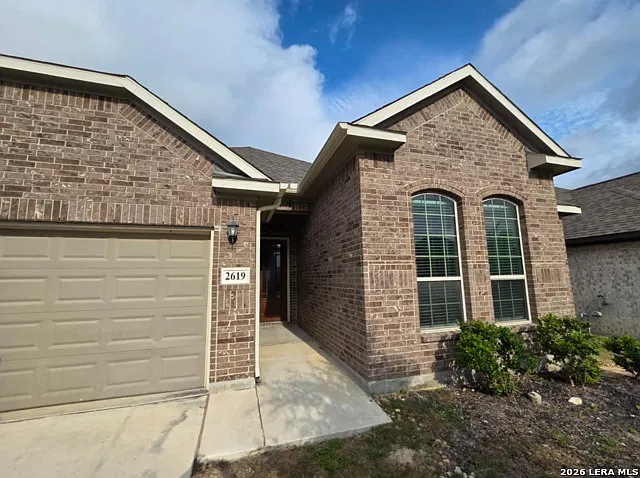 4 bed, 2.0 bath, 2184 sqft, $2,200 — Photo 1
