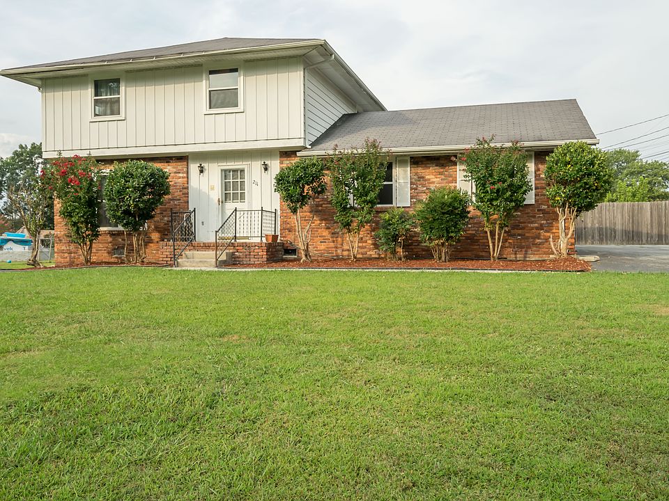 1st image of 211 Clara Dr