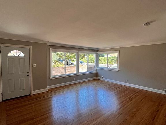 3rd image of 729 Roble Ave #1
