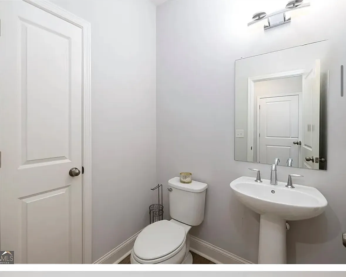 3 bed, 2520 sqft, $3,000 — Photo 3