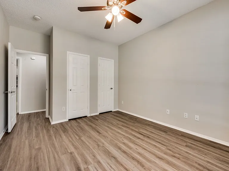 806 Ashley Ln — Photo 11