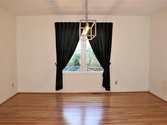 3rd image of 7297 Royalgreen Dr