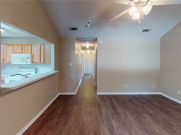 4th image of 941 Crepe Myrtle St