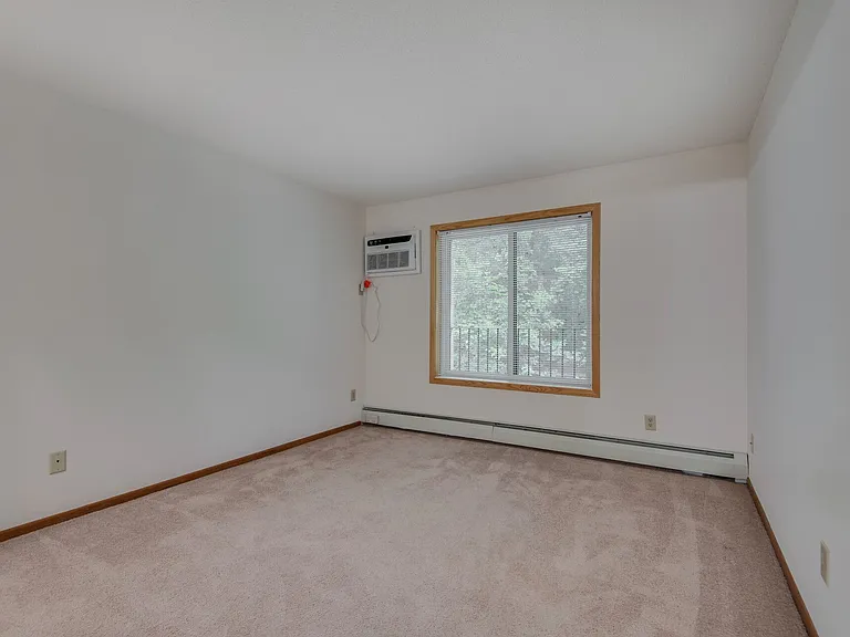Vernon Oaks Apartments — Photo 22