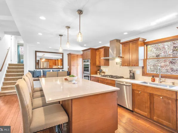 2 Pin Oak Trl, Medford, NJ 08055