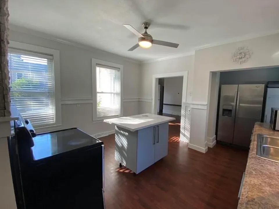 Building Photo 4