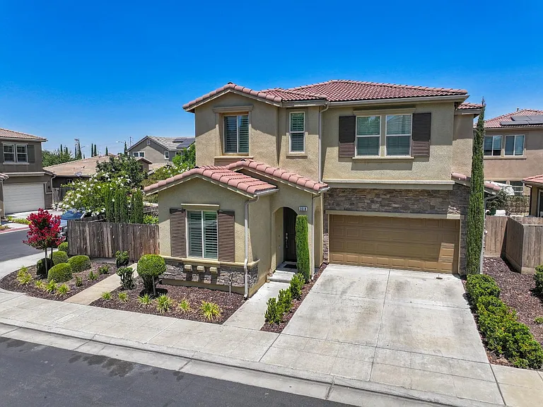 2018 E Corneliuson Dr — Photo 1