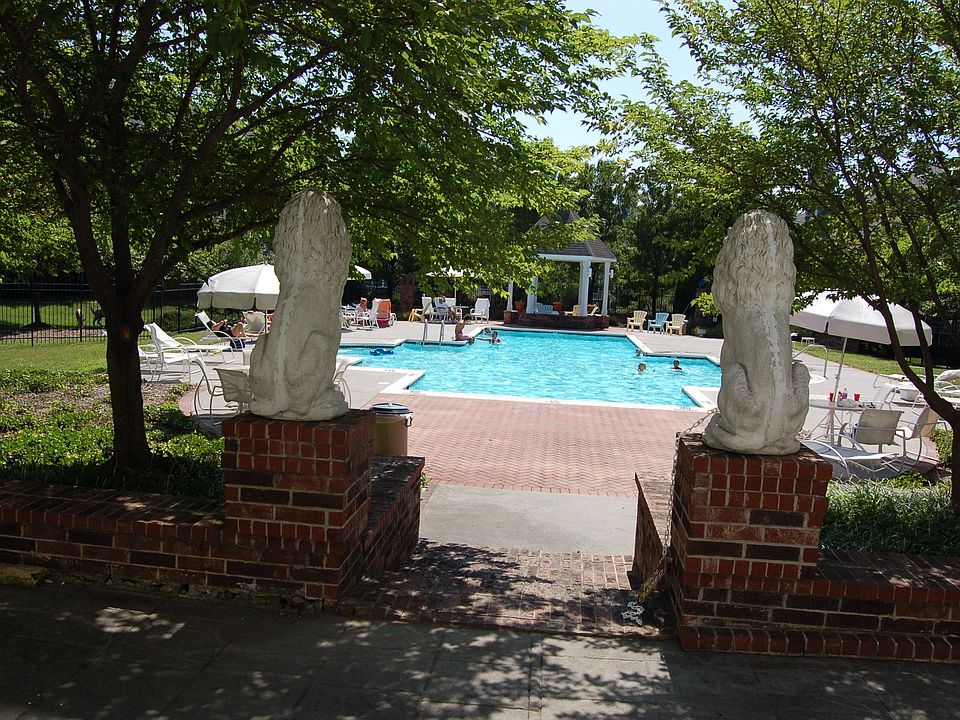 1st image of 600 Squire Ln APT 1G