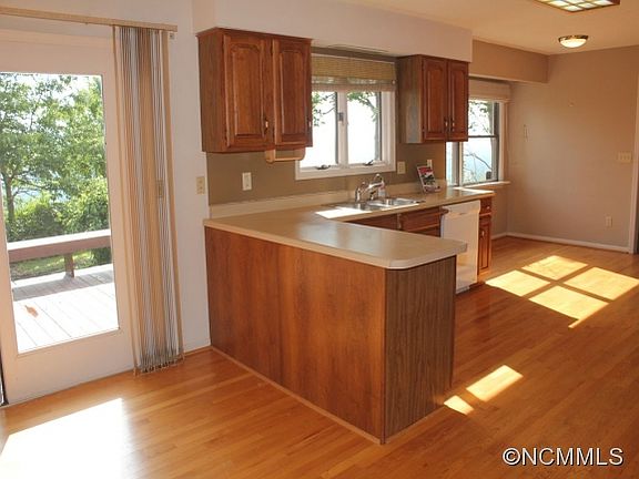 5th image of 550 Crystal Heights Dr
