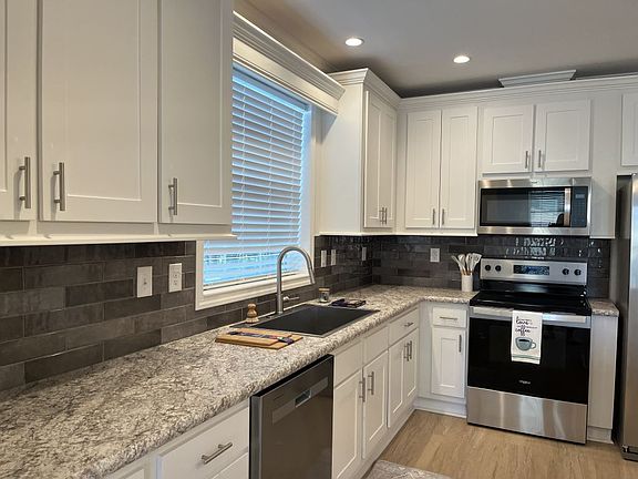 5th image of 24300 Airport Rd #86