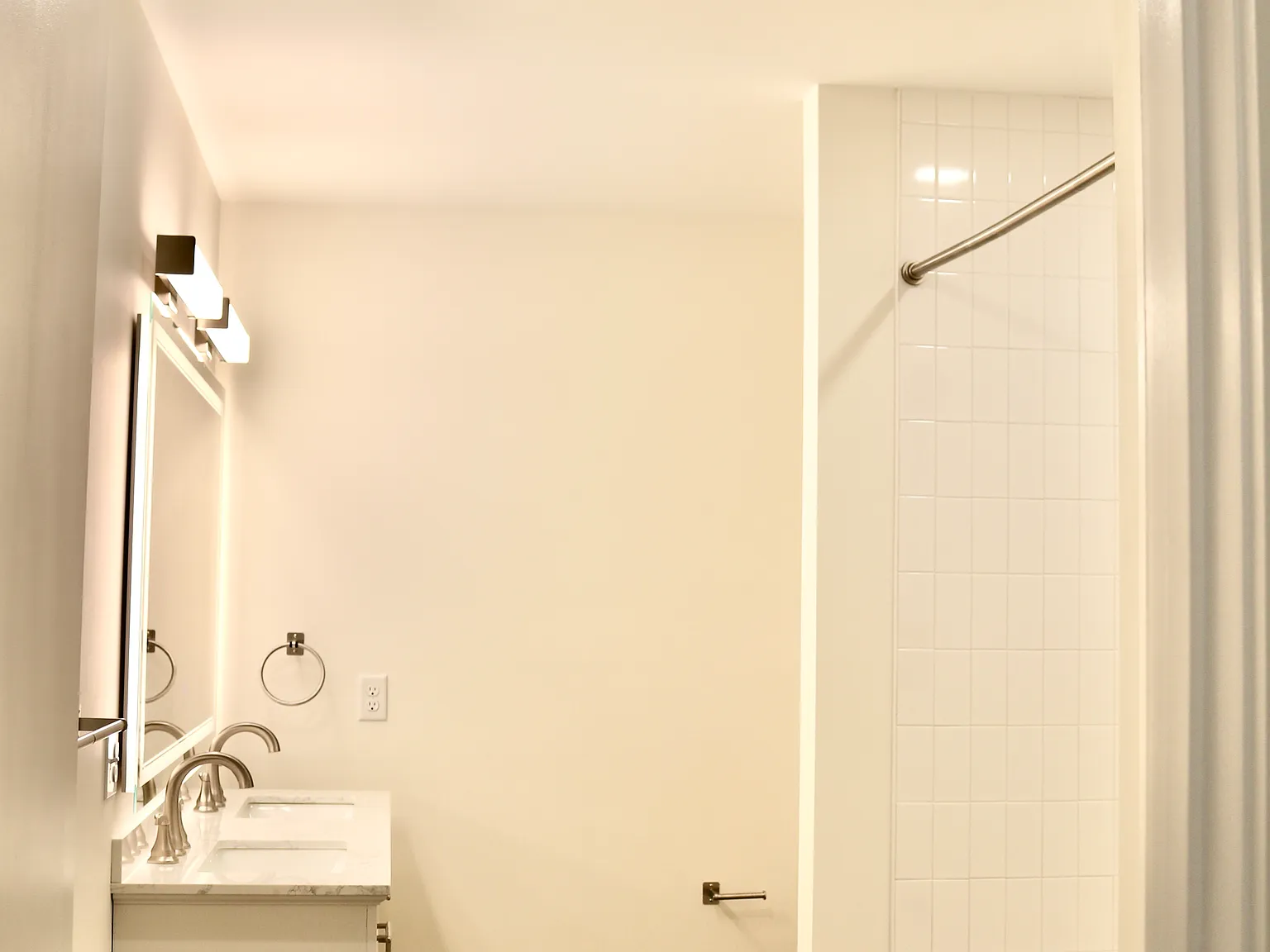 3 bed, 1300 sqft, $2,100 — Photo 4