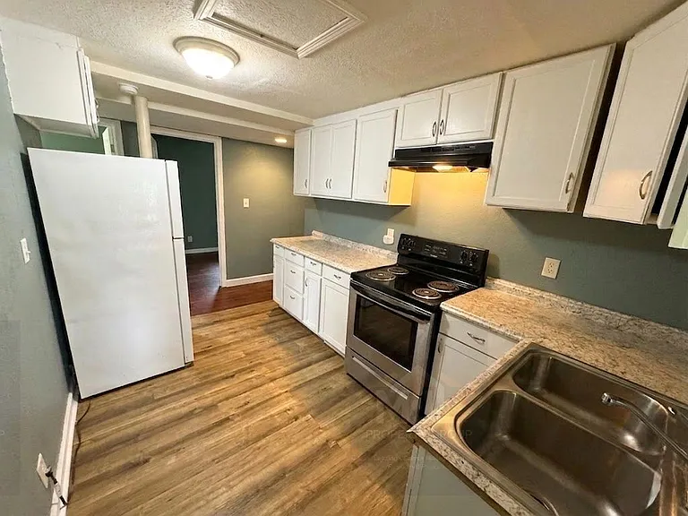 704 N Willow Ave — Photo 3