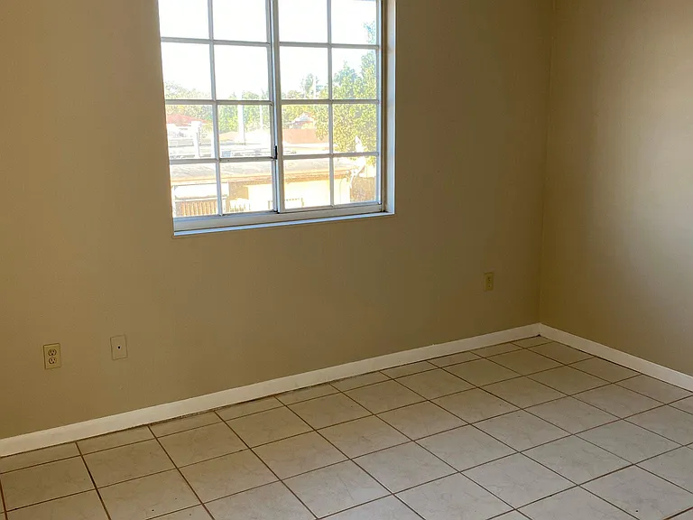 837 SE 8th Ct #2 — Photo 6