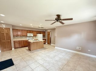 2655 W 97th Pl, Evergreen Park, IL 60805