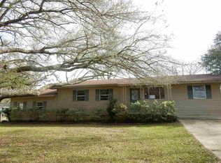 335 Beverly Cir, Crystal Springs, MS 39059