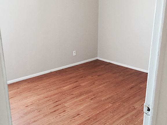 3rd image of 4307 Winchester Ave