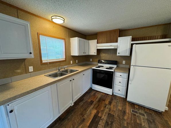 930 N 23rd St Trailer 17